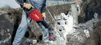 TE 1500-AVR 和零星鑿牆和多用途的 TE-S 拆毀鎚適用於鑿破樓板，concrete floor breaking and occasional wall chiseling 應用 2